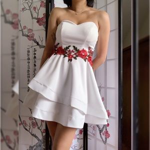Strapless sweetheart dress with red florals